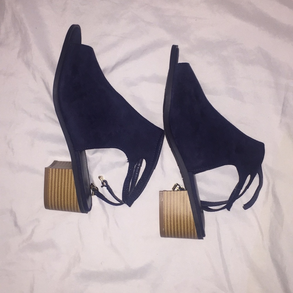 Covington shoes - new Sz 6.5 -  Navy blue.